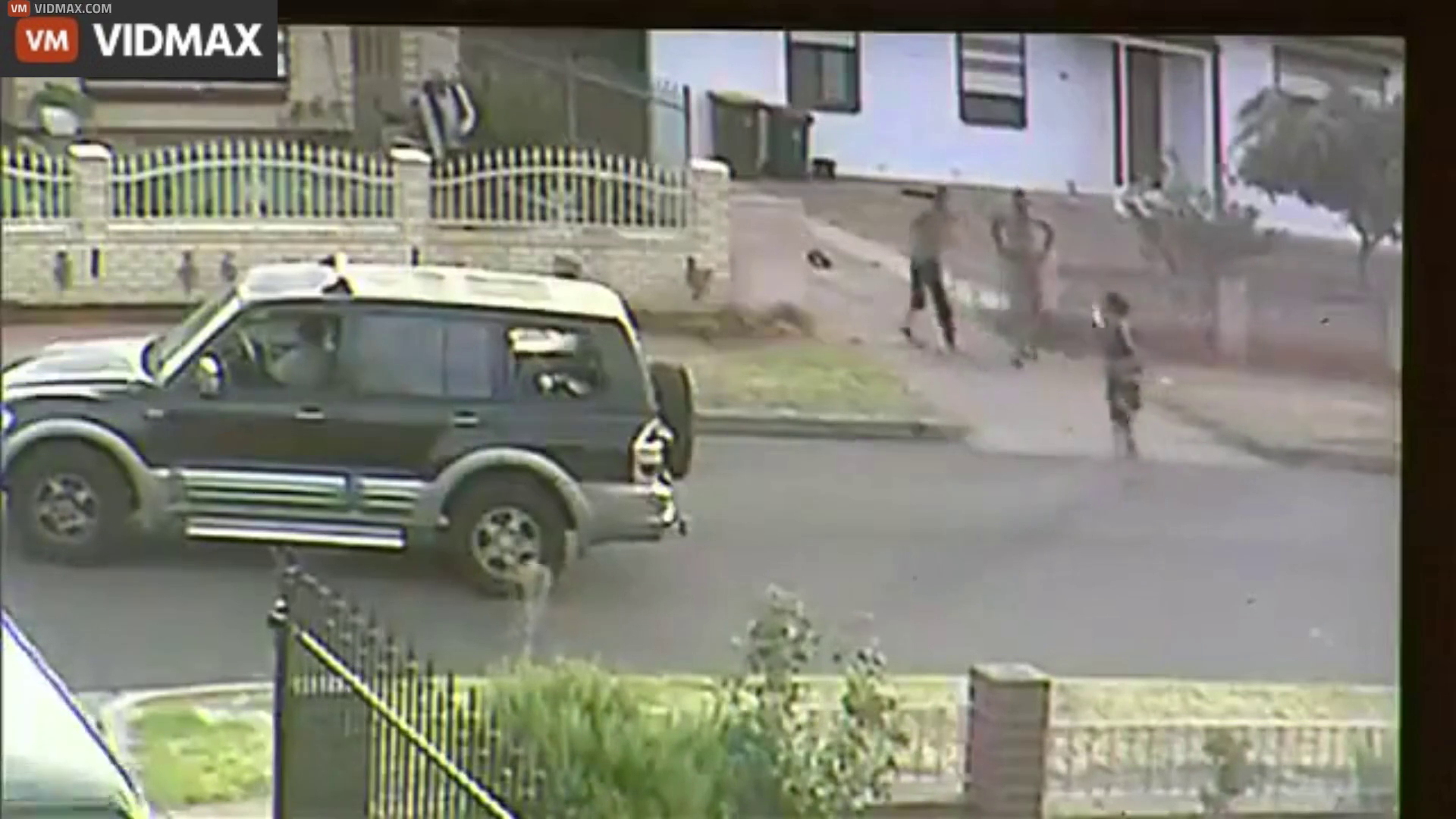 Man Stabbed To Death in Street Fight - Videos - VidMax.com