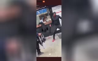 Two Men Get Into Wild Knife Fight Outside Penn Station In New York Shitty